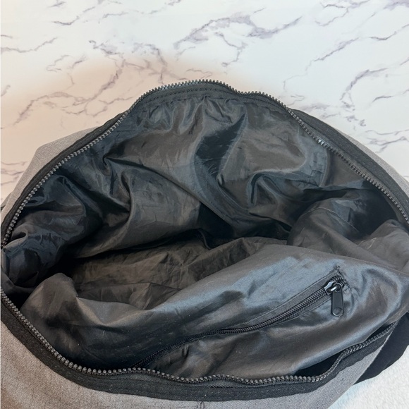 Kyodan Large Gray Duffel Gym Bag Wet/Dry Pocket Travel Weekender Unisex - Picture 8 of 10